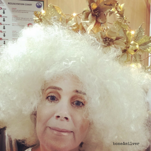 Performing as a silent Golden Angel, trying to remind everyone to be Kind, Present, and full of Empathy #over50 #theatreperformer #empathy #kindness @boneAndsilver @brenébrown