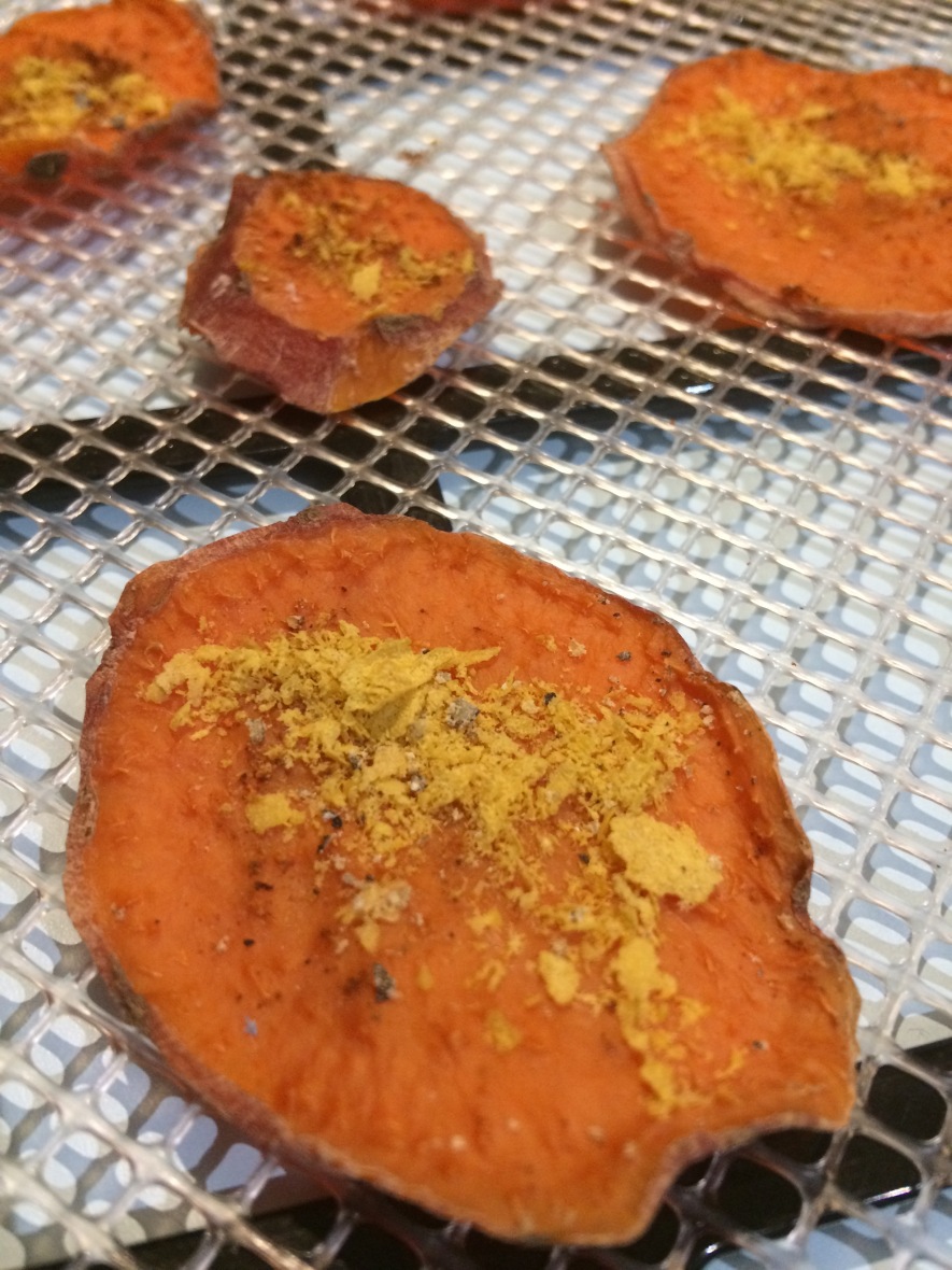Dehydrated Sweet potato steamed with smoky paprika and savoury yeast flakes as topping #organic #sweetpotato #selfcare #yummytoppings